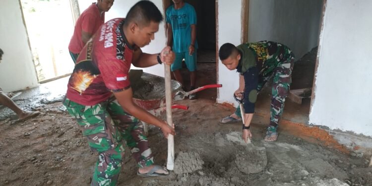 Satgas TMMD Ke 115 Kodim 0311/Pessel Bersama-Sama Bangun Rumah Warga.