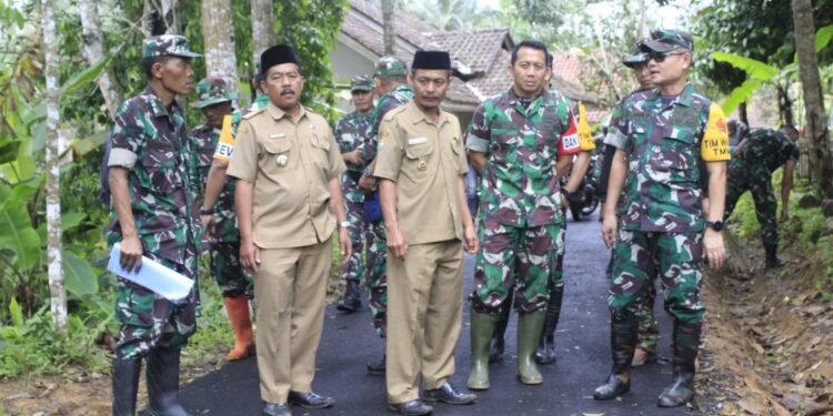 Kodim 0612/Tsm Korem 062/Tn dikunjungi Tim Wasev Mabes TNI ke Lokasi TMMD ke- 115.