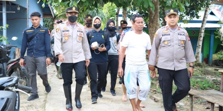 Peduli Sosial, Polres Sekadau Kembali Salurkan Bansos Kepada Korban Banjir.