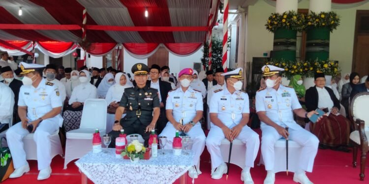 Danmenart 2 Mar Hadiri Upacara Bendera Peringatan Hari Santri Nasional.