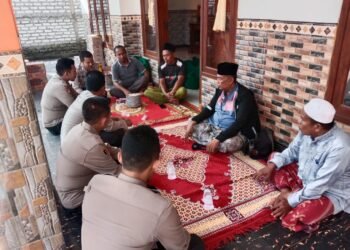 Polsek Torjun Beri Bantuan Sosial Kepada Korban Tenggelam Di Sungai Desa Jeruk Porot.