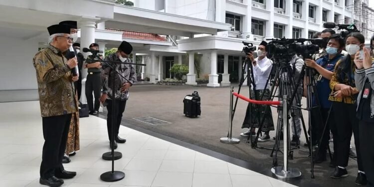 Kasus Gagal Ginjal Akut Merebak, Wapres Minta Kemenkes dan BPOM Lebih Selektif Berikan Izin Edar Obat-obatan.
