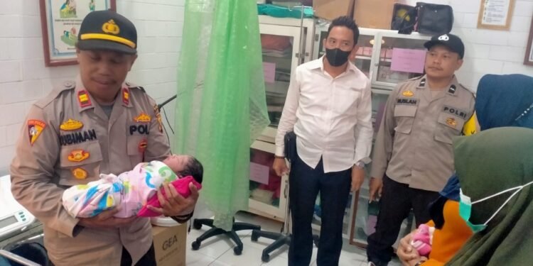 Membuat Geger..!!! Warga Desa Teluk Pakedai Hulu di Temukan Sosok Bayi Tanpa Dosa Dibuang Orang Tuannya.