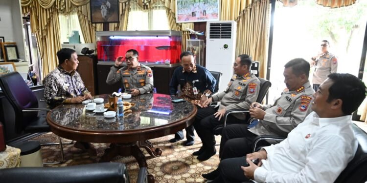 Kapolda Kalsel Brigjen Pol Andi Rian Silaturahmi Perdana dengan Gubernur.