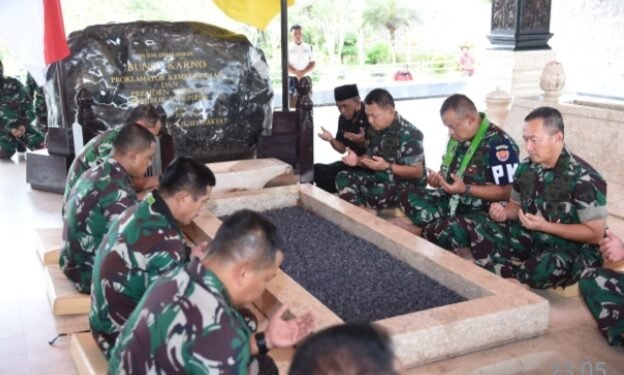 Jenderal Dudung Ziarah Ke Makam Bung Karno.