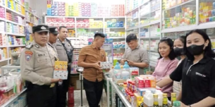 Jajaran Polres Kuansing Lakukan Pengawasan dan Monitoring Terhadap Apotik dan Toko Obat.