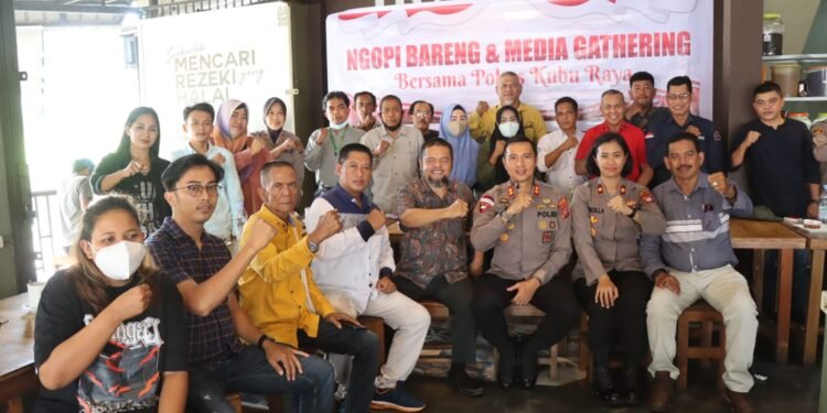 Ngopi Bareng Bersama Media Gathering Polres Kubu Raya Berserta Jajaran PJU Rayakan Hari Jadi Humas Polri ke-71