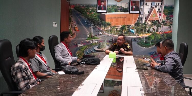 Asisten Intelijen Kejaksaan Tinggi Riau Menerima Kunjungan Silaturahmi DPD GMNI Provinsi Riau.