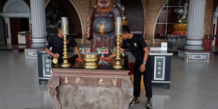 Satbrimob Polda Kalbar Laksanakan Bhakti Sosial Dalam Rangka Memperingati Hut Korps Brimob Polri Ke-77.