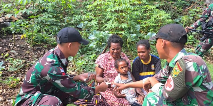 Inilah Yang Diperbuat Satgas Yonif Raider 142/KJ Selalu Membuat Warga Tersenyum.