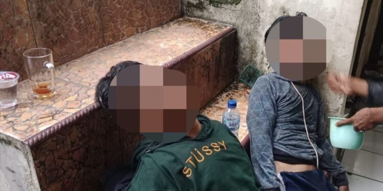 Dua Orang Pelaku Curanmor di Amuk Massa, Pihak Kepolisian Lakukan Evakuasi.