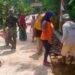 Jamin Keamanan Pengguna Jalan, Berem Jalan Beton di Kerjakan Secara Manual.