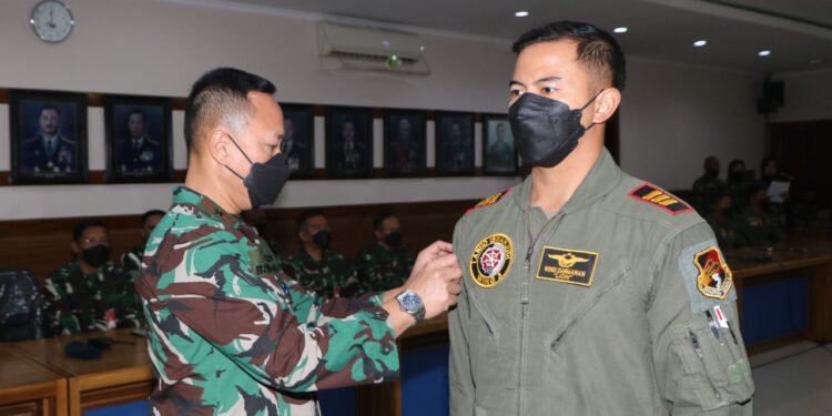6 Penerbang Tempur TNI AU, Ikuti Smart Weapon Tactical Course.