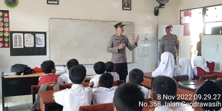 Wakapolsek Mamajang Turut Andil Safari Sekolah di Kecamatan Mamajang.
