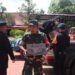 Satbrimob Polda Kalbar Berikan Bantuan Kepada Masyarakat Kota Singkawang Yang Menjadi Korban Banjir.
