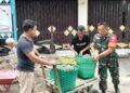 Kemanunggalan TNI dan Rakyat di Wujudkan dengan Kerja Bakti Babinsa Jayengan dan Warganya