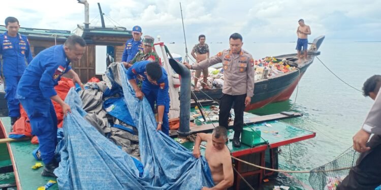 Tanggap Terima Laporan Kapal Karam, Kapolres dan Kasatpolairud Polres Lingga Turun ke Lokasi Kejadian.