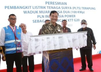 Jelang KTT G20, Menko Luhut Resmikan PLTS Terapung Milik PLN di Nusa Dua Bali.