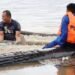 Sangat Diapresiasi Satpolairud Polres Sintang Gelar Kegiatan Bersih-Bersih Area Sungai Melawi.