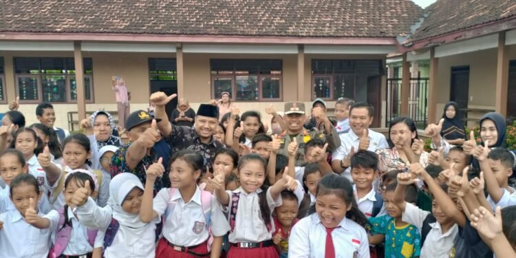 Hore!!!! Balai Desa dan SDN Dukuhseti O2 Dibuka, Ini Reaksi Anak-Anak.