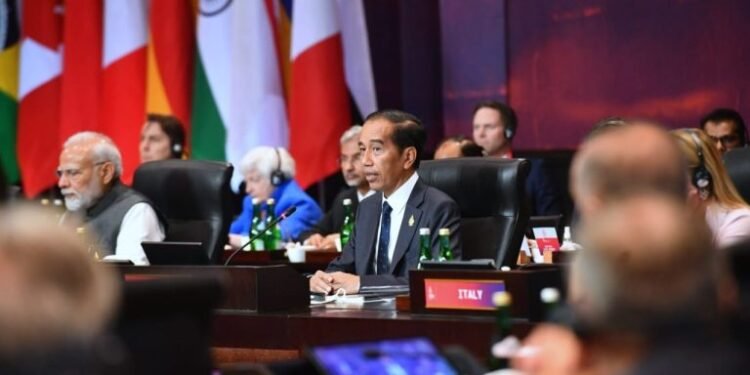 Pada Sesi Makan Siang, Presiden RI Jokowi Widodo Menyebut Indonesia Memiliki 17.000 Pulau.