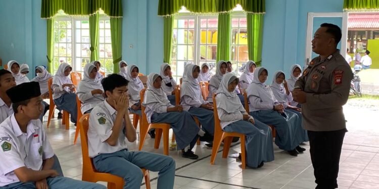 Polres Sintang Berikan Wawasan Terkait Aksi Bullying.