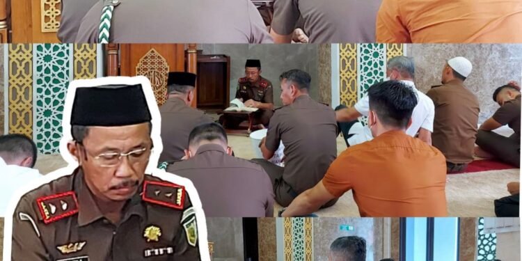 Gelar Tausiyah Ba’da Dzuhur, Kejati Riau Dr. Supardi Angkat Tema “Peringatan Agar Memperbaiki Diri Sendiri”.