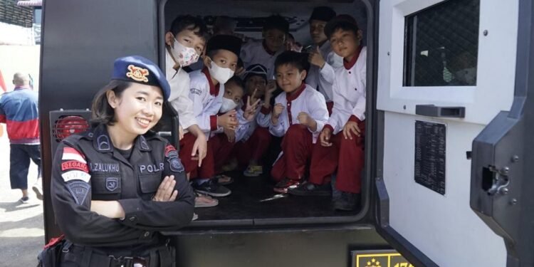 Kunjungan Wisata Juang Anak Usia Dini Di Mako Satbrimob Polda Kalbar.