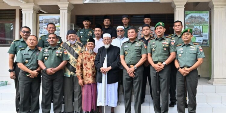 Dandim 0726/Sukoharjo Dampingi Pangdam IV/Diponegoro Kunjungi Ponpes Islam Al Mukmin Ngruki.