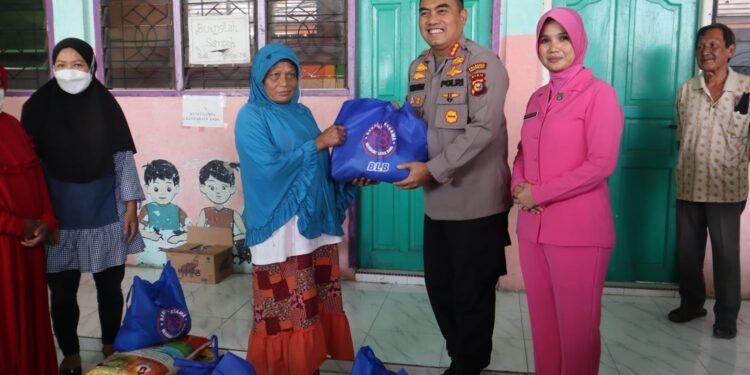 Mempererat Hubungan Silaturahmi dan Hadir Langsung Ditengah Masyarakat, Polsek Payung Sekaki Gelar Bakti Sosial.