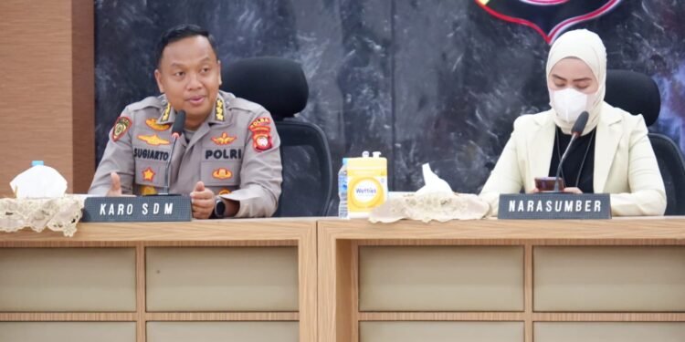 Biro SDM Polda Kalbar Menggelar Pelatihan Keterampilan dan Etika Pelayanan Publik.