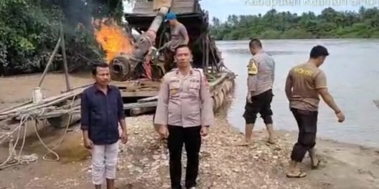 Penertiban PETI oleh Polsek Benai di Aliran Sungai Batang Kuantan.