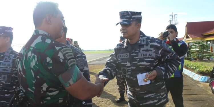 Danlanal Dabo Singkep Sambut Panglima TNI Hadiri Latgabma Ausindo AAJEX 2022.