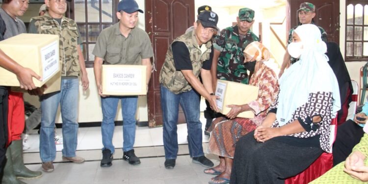 Trenggalek – Offroad dan Baksos dalam rangka memperingati HUT Ke-59 Korem 081/DSJ digelar di Kecamatan Munjungan, Kabupaten Trenggalek, Jawa Timur.
