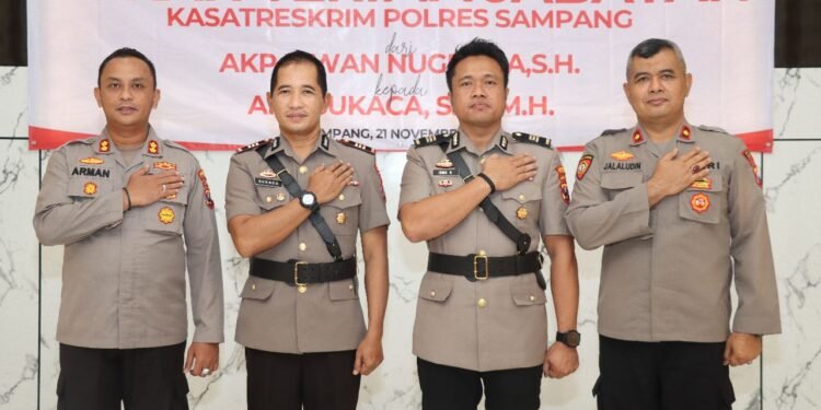 Upacara Serah Terima Kasat Reskrim Polres Sampang di Pimpin Oleh Kapolres Sampang AKBP Arman S.IK, M.Si.