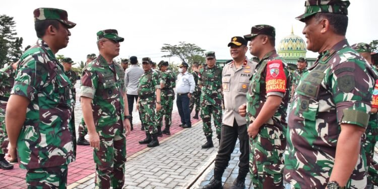Danlantamal XII Hadiri Apel Gelar Pasukan Pengamanan VVIP Dalam Rangka Kunker Wapres RI ke Pontianak.