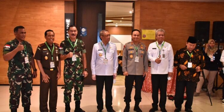 Danlantamal XII/ Pontianak Ikuti Acara Pembukaan Silaturahmi Bisnis (SILABIS) Nasional Ikatan Saudagar Muslim Se-Indonesia (ISMI) ke-14 di Kalimantan Barat.