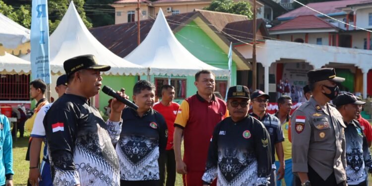 Senam Bersama Dan Gerak Jalan Peringati Hut PGRI Ke-77 Tahun.