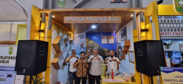 Pj. Bupati Kampar Dr. H. Kamsol, Mengunjungi Stand Riau Expo Kabupaten Kampar di Lapangan MTQ Pekanbaru.