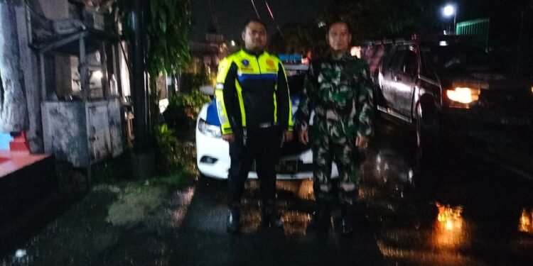 Danramil Serengan Dampingi Panti Asuhan Al-Iklas kirim bantuan Korban Gempa Cianjur.