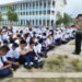 Bhabinkamtibmas Sungai Sibam dan Bhabinkamtibmas Binawidya Polsek Tampan Polresta Pekanbaru Polda Riau beri Penyuluhan di SMP 45 Pekanbaru.
