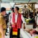 Presiden Jokowi Cek Harga Bahan Pangan di Pasar Kemuning Pontianak.