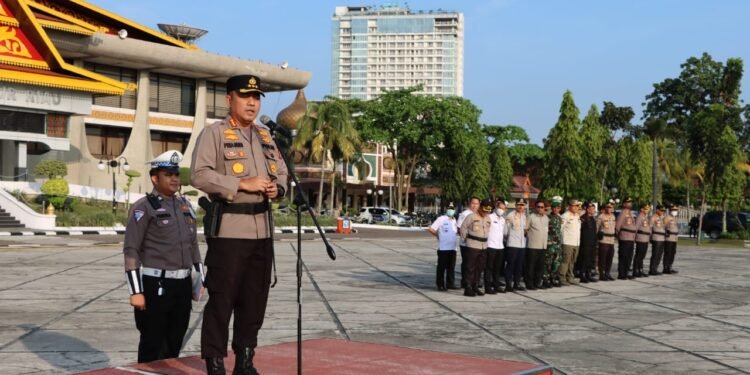 Kapolresta Pekanbaru Polda Riau Pimpin Apel Gelar Pasukan Kegiatan Tour De Siak 2022.