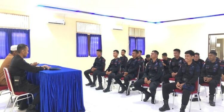 Brimob Kalbar Rutin Laksanakan Binrohtal Guna Membentuk Karakter Personel Agar Lebih Profesional Dalam Melaksanakan Tugas.