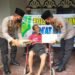 Lagi! Jum’at Barokah, Polsek Tambang Berbagi Sembako Kepada 5 Warga Kurang Mampu di Kampa.