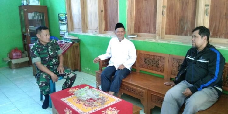 Sambangi Ponpes, Babinsa Ngaglik Laksanakan Komsos menjaga Tali Silahturahmi.