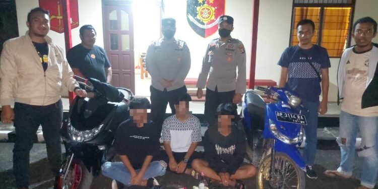 Gelar Operasi Pekat Seligi Tahun 2022, Polsek Dabo Singkep dapati Tiga Remaja Sedang Mengonsumsi Miras.