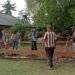 Goro Pengecoran Pondasi Gedung PAUD Sekop Laut, Ketua RW.04 Sebut Ini Swadaya Bantuan Donatur Bukan Pemkab Lingga.