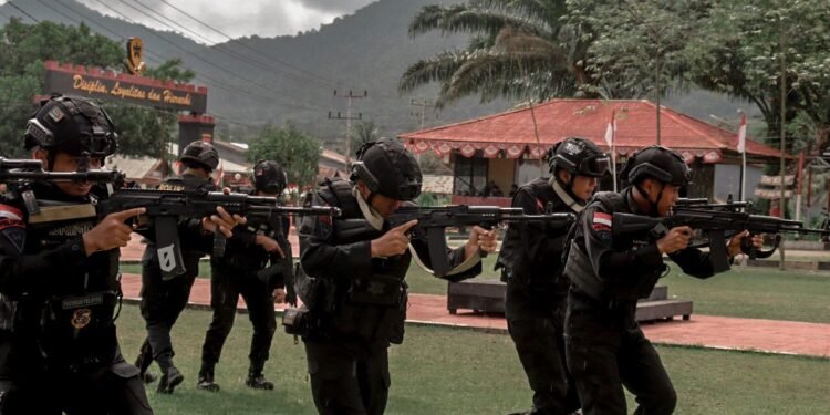 Tingkatkan Kemampuan GAG Personil Satbrimob Polda Kalbar Laksanakan Latihan.