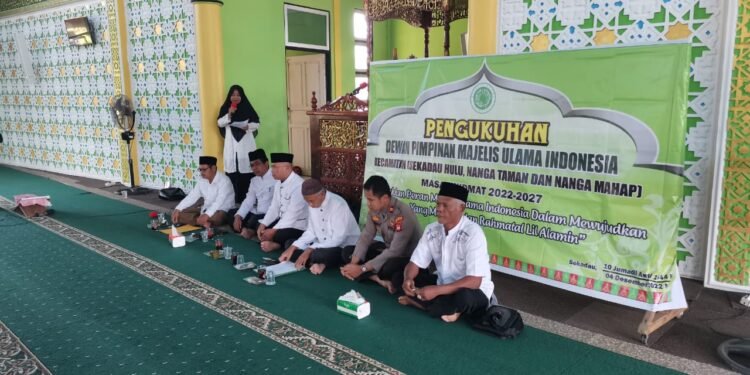 Pengukuhan Dewan Pimpinan MUI di Hadiri Kapolsek Naga Taman.
